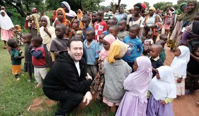 Ünlü iletişimci Özgür Aras'tan Afrika'ya umut taşıyan yolculuk