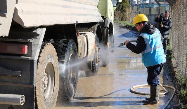 HAFRİYAT KAMYONLARI YIKANMAYA BAŞLADI