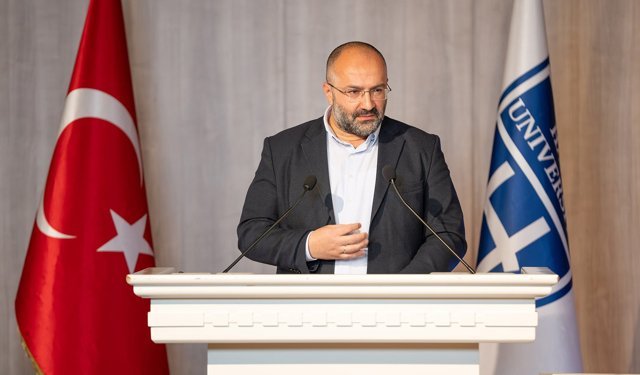 Yazar Taha Kılınç Haliç Üniversitesi'nde öğrencilerle buluştu