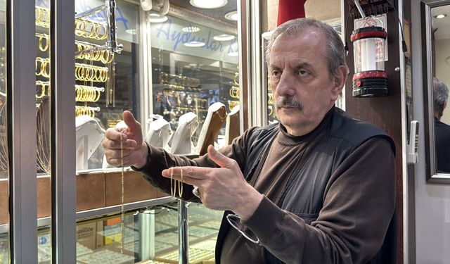 KENDİNİ JANDARMA OLARAK TANITIP SİLAH GÖSTERDİ