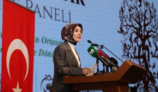 Aile ve Sosyal Hizmetler Bakanı Göktaş, 'Kökler ve Kanatlar Aile Paneli'nde konuştu: