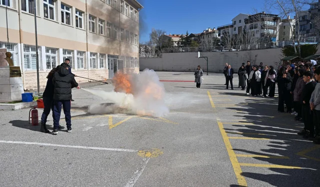 Ankara'da öğrencilere afet ve yangın eğitimi