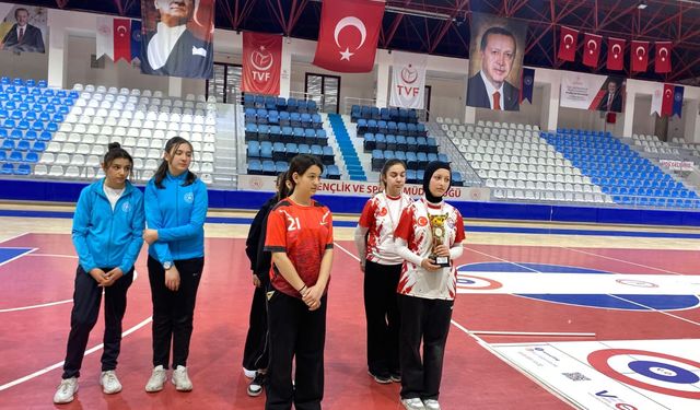 Başçiftlik Ortaokulu öğrencileri floor curlingde il birincisi oldu