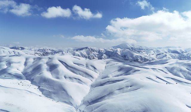 Bayburt'un yüksek kesimlerinde kar kalınlığı 2 metreyi aştı