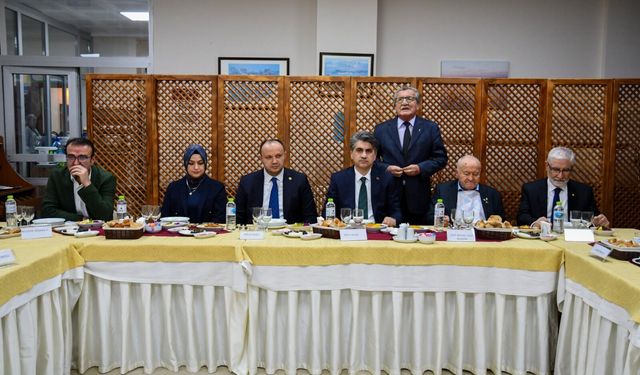 Bolu'da İzzet Baysal Vakfı tarafından iftar programı düzenlendi