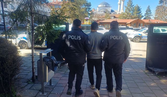 KASTEN ÖLDÜRME SUÇUNDAN ARANIYORDU...