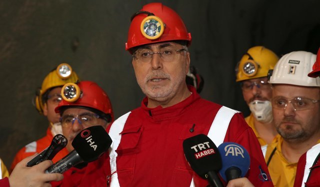 Çalışma ve Sosyal Güvenlik Bakanı Işıkhan, bakır madeninde işçilerle sahur yaptı