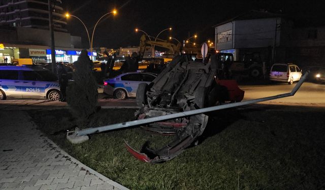 Çorum'da devrilen otomobilin sürücüsü yaralandı