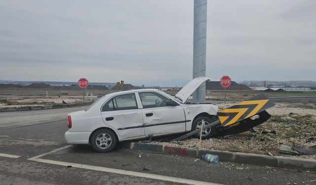 Çorum'da iki otomobilin çarpıştığı kazada 6 kişi yaralandı