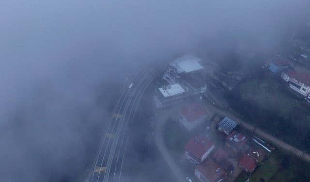 D-100 kara yolu Bolu Dağı geçişinde sis etkili oldu