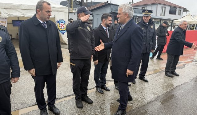 Düzce Valisi Makas, Bolu Dağı geçişinde bayram trafiği denetimlerine katıldı: