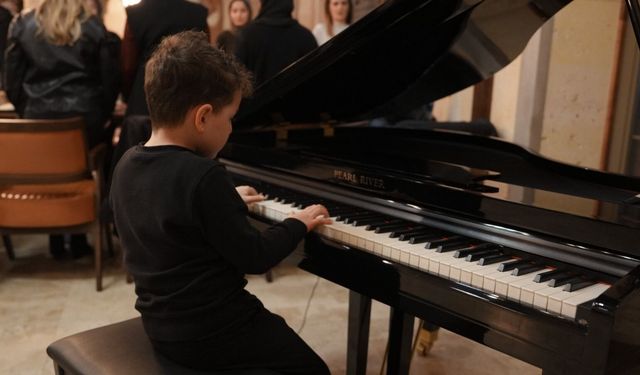 Düzce'de İstiklal Marşı'nın kabulünün 105. yılında yapılan sosyal deney duygulandırdı