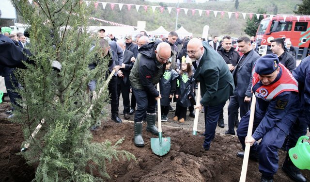 Giresun'da fidanlar toprakla buluşturuldu