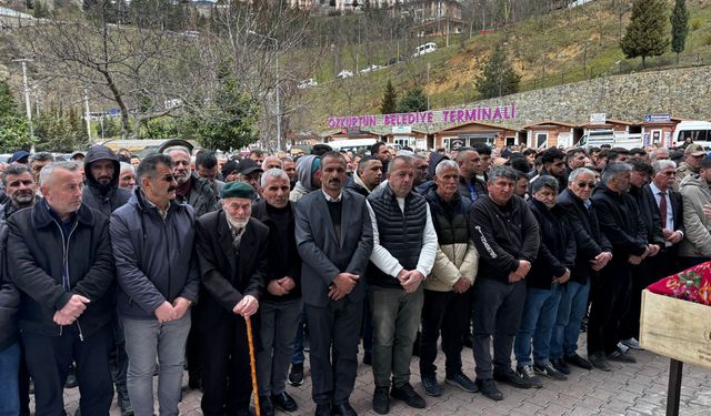 Giresun'daki kazada hayatını kaybeden kardeşlerin cenazesi defnedildi