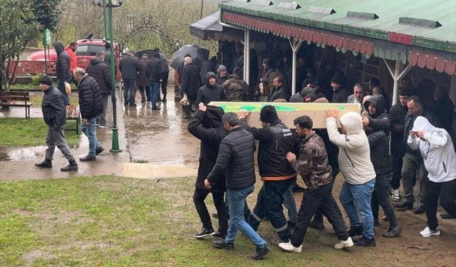 Giresun'daki yangında hayatını kaybeden kişinin cenazesi toprağa verildi