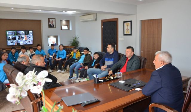 Göynücek'te minik öğrencilerden Başkan Şahin'e ziyaret