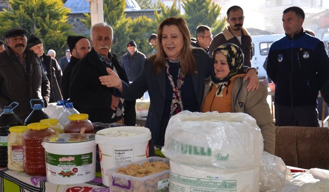 Gümüşhacıköy Belediye Başkanı Özyol'dan pazar esnafına ziyaret