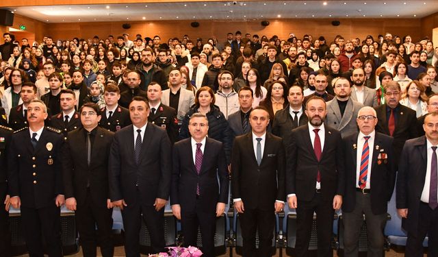 Gümüşhane'de İstiklal Marşı'nın kabulü ve Mehmet Akif Ersoy'u anma programı düzenlendi