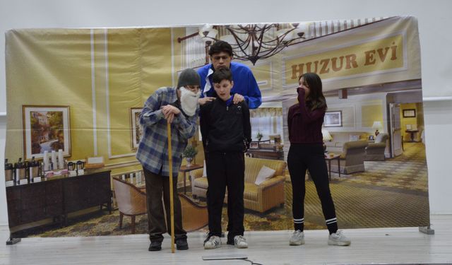 Havza'da 'Tablet Ahmet' iki günde 10 kez sahneledi