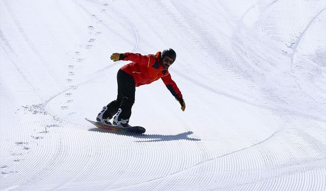 Hesarek Kayak Merkezi'nde ilkbaharda kayak keyfi