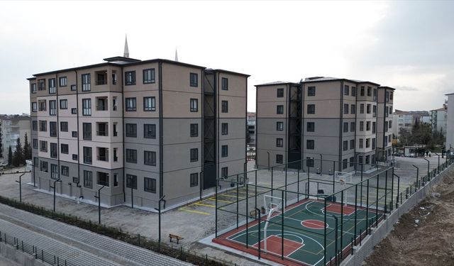 İş Bankası deprem bölgesindeki çalışanları için Adıyaman lojmanlarını tamamlayarak teslim etti