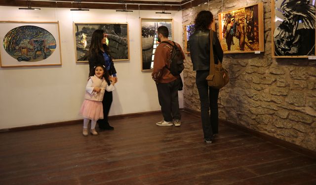 Karabük'te üç farklı tekniğin harmanlandığı resim sergisi açıldı