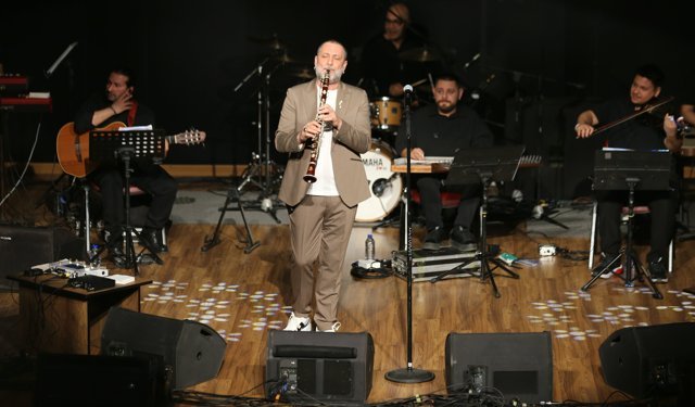 Klarnet sanatçısı Hüsnü Şenlendirici Karabük'te sahne aldı
