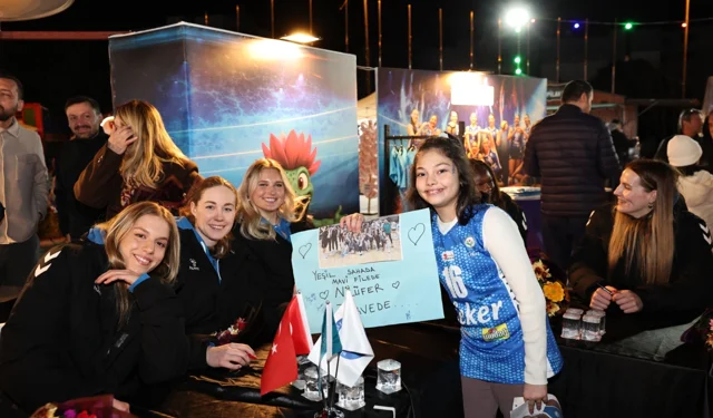 Nilüfer'in Sultanları özel günde taraftarıyla buluştu
