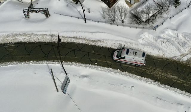 Paramedik kadın sürücüler Karadeniz'in zorlu coğrafyasında fedakarca görev yapıyor