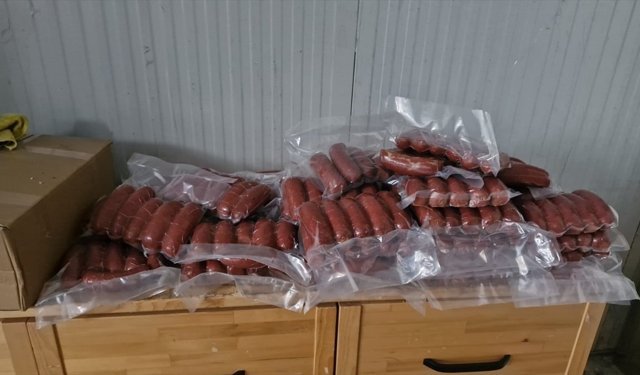 Rize'de etiketsiz satılan 9 ton 750 kilogram gıda ürününe el konuldu