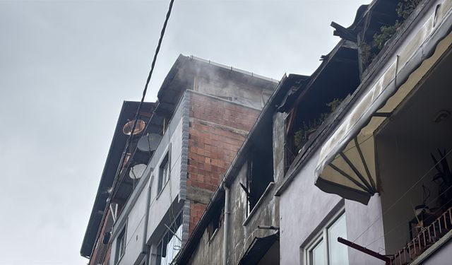 Samsun'da bir evin çatısında çıkan yangın söndürüldü