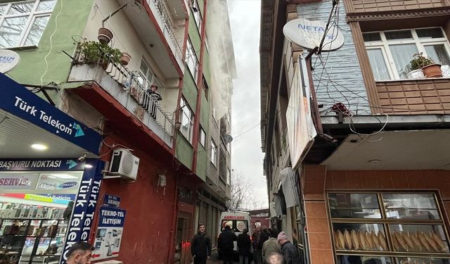 Samsun'da evde çıkan yangında 2 kişi dumandan etkilendi