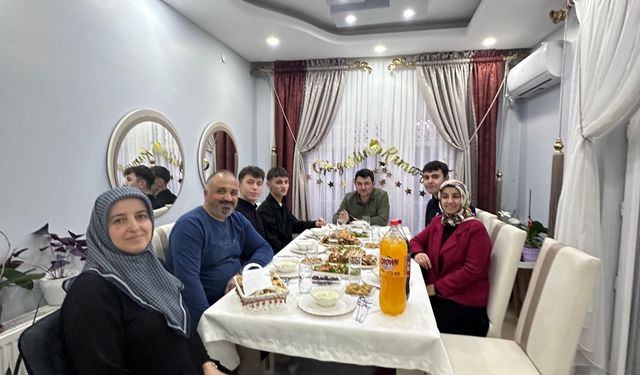 Şehit Kadir Kara Anadolu İmam Hatip Lisesi öğretmen ve öğrencilerinden şehit ailesine ziyaret