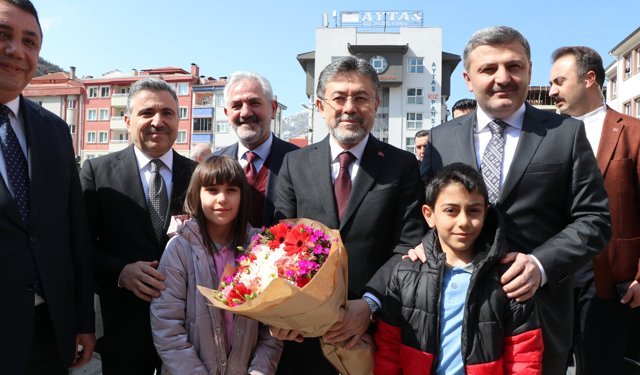 Tarım ve Orman Bakanı İbrahim Yumaklı, Gümüşhane'de ziyaretlerde bulundu