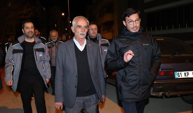 Tokat Belediye Başkanı Yazıcıoğlu, akşam saatlerinde mahalle ziyaretleri yapıyor