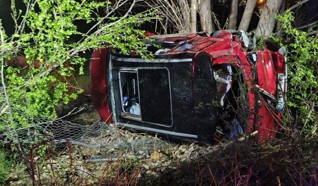 Tokat'ta devrilen otomobildeki 2 kardeş yaralandı