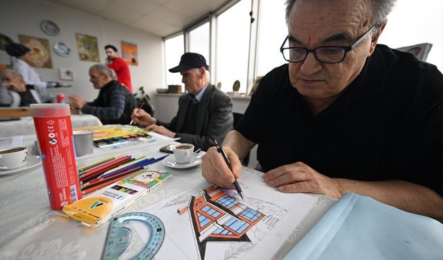 Türk Kızılay Konukevi sakinleri, sanatsal faaliyetlerle hayatlarına renk katıyor