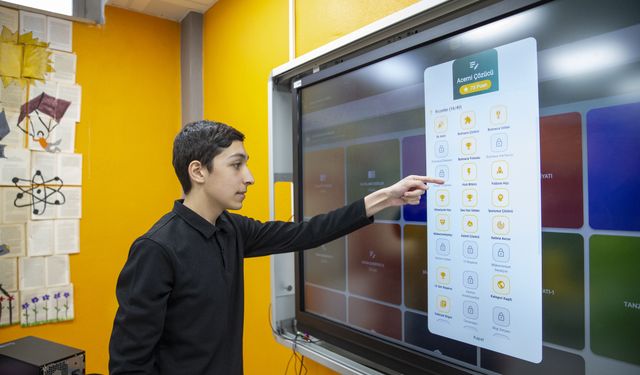 Üniversite adayları edebiyat konularını bulmaca çözerek öğreniyor