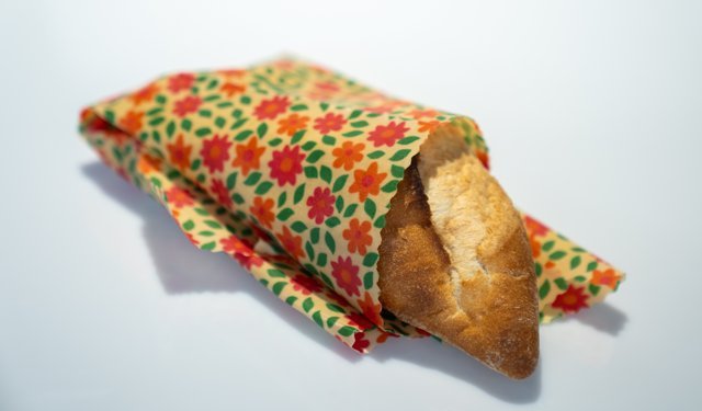 ÜRETİMLE GÜÇLENEN KADINLAR - Bal mumundan geliştirdiği ürünle plastik streç filme alternatif sunuyor