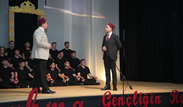 TİYATRAL ANLATIM AYAKTA ALKIŞLANDI