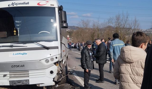 EREĞLİ'DE İŞÇİ SERVİSİ KAZA YAPTI ÇOK SAYIDA YARALI VAR!