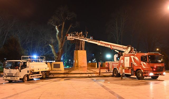 BELEDİYEDEN BAYRAM TEMİZLİĞİ