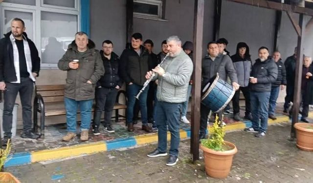 DAVUL ZURNA EŞLİĞİNDE BAYRAM