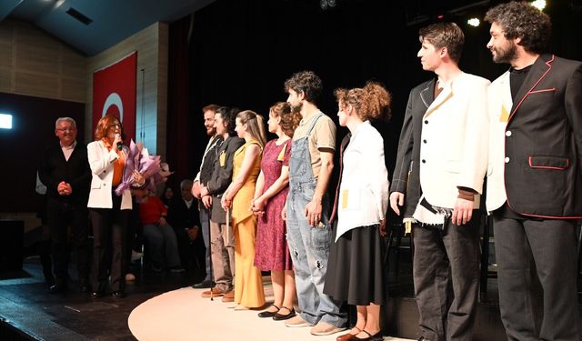 “IŞILTILI HAŞERAT” OYUNU BEĞENİLDİ