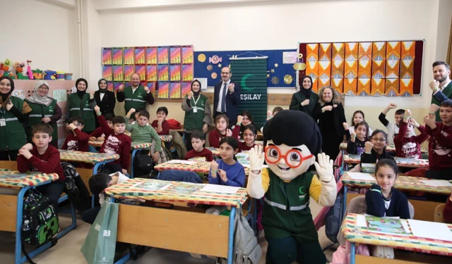 Yeşilay farkındalığı için ilk ders zili 'bağımsız gelecek' için çaldı