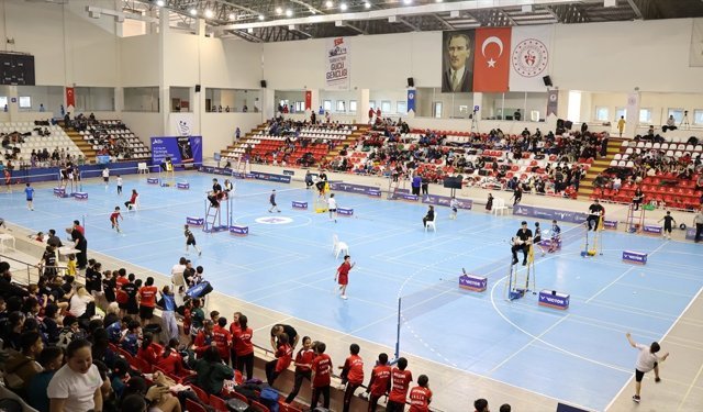 11-13 Yaş Altı Türkiye Badminton Şampiyonası, Amasya'da başladı