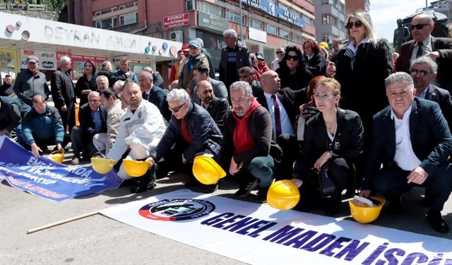 EYLEMLERİNİ SÜRDÜREN MADENCİLERE SELAM...