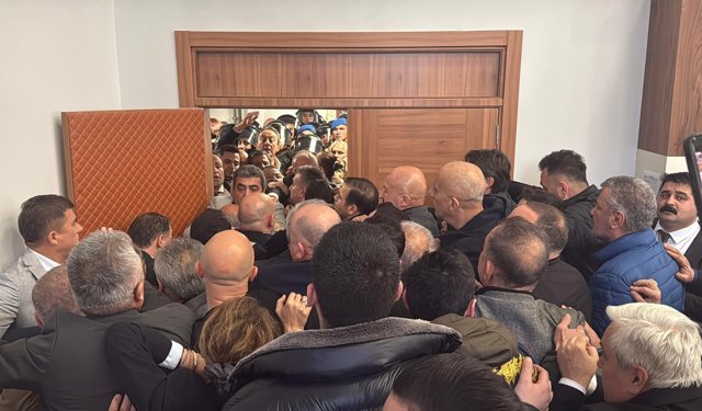 "VANDALLIK YAPMAYA BAŞLADINIZ"