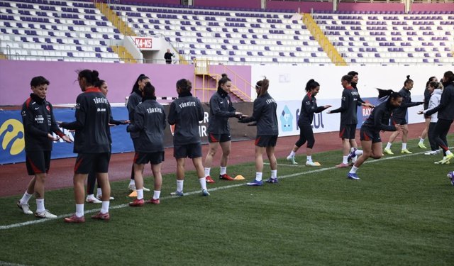 A Milli Kadın Futbol Takımı, İsviçre maçının hazırlıklarına başladı