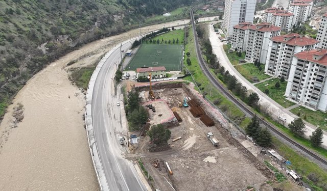 AK Parti Karabük heyeti, kentte incelemelerde bulundu